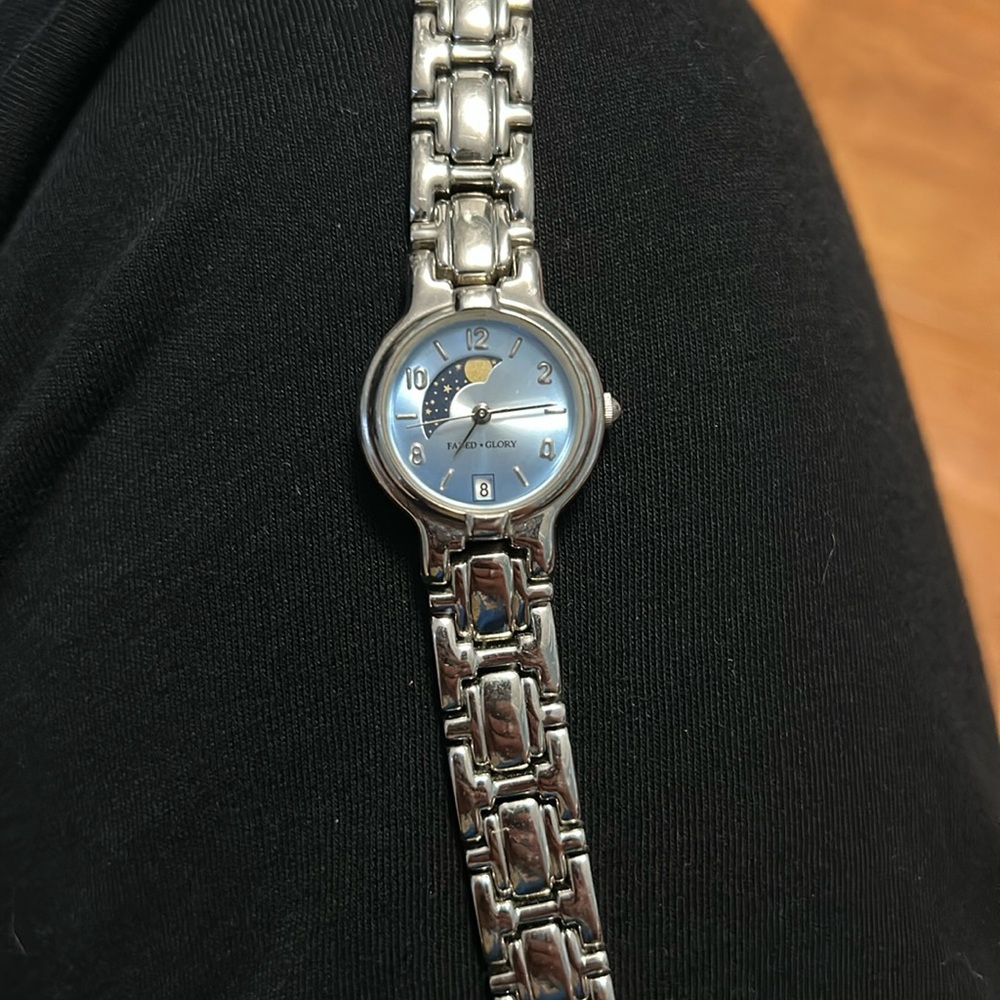 Vintage Faded Glory Silver and Blue Moonphase Watch NEW BATTERY
